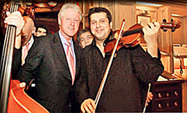 Costel Nitescu et Bill Clinton