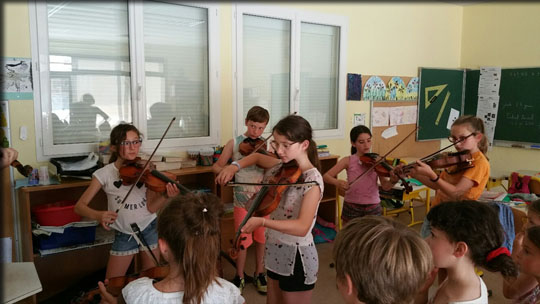 Initiation violon aux en fants des écoles de l'Aveyron