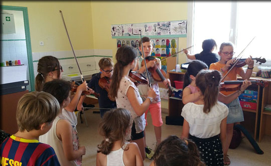Initiation violon aux en fants des écoles de l'Aveyron