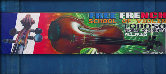 Panneau d'entrée de L'Ecole Française de violon aux Philippines