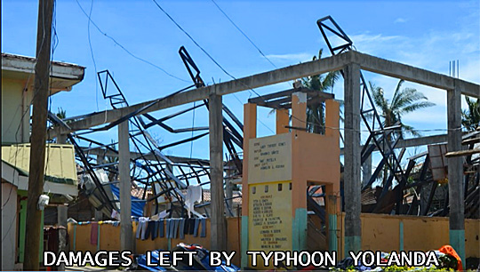 dégats sur des architectures métalliques tordues par le typhon Yolanda