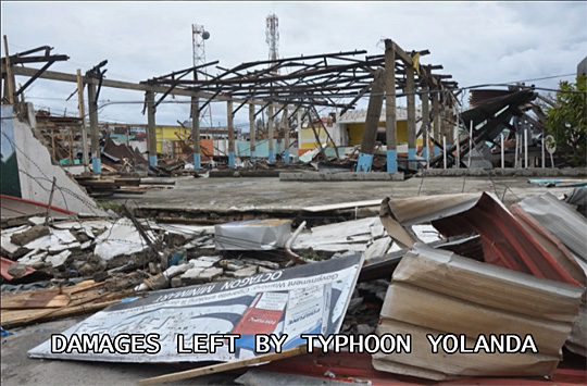 charpente métallique dévastée par le typhon a Palompon